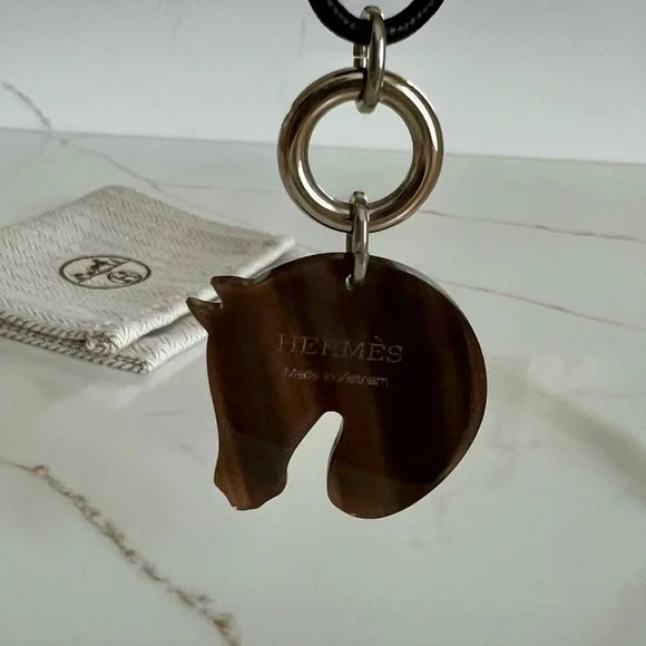 Hermès Cord & Horn Horse
Pendant Necklace - Picture 5 of 9